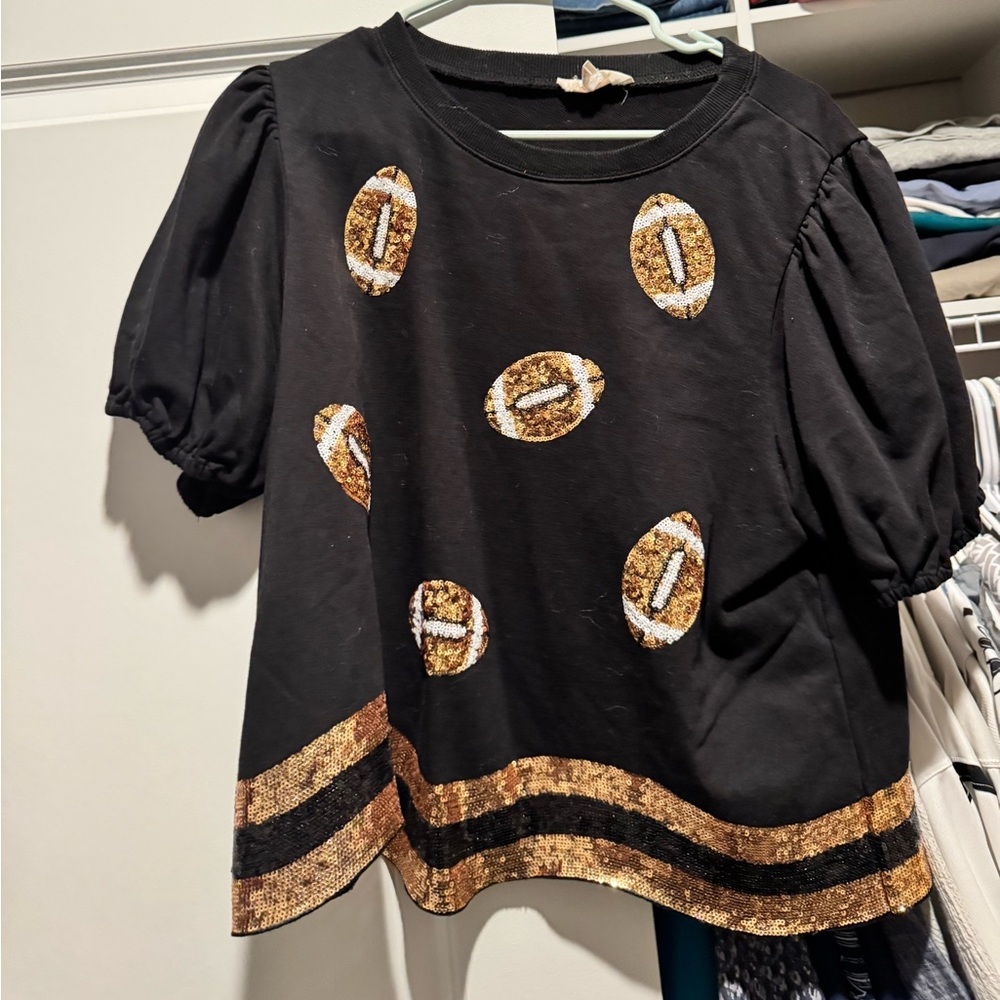 Black and gold sequined tshirt